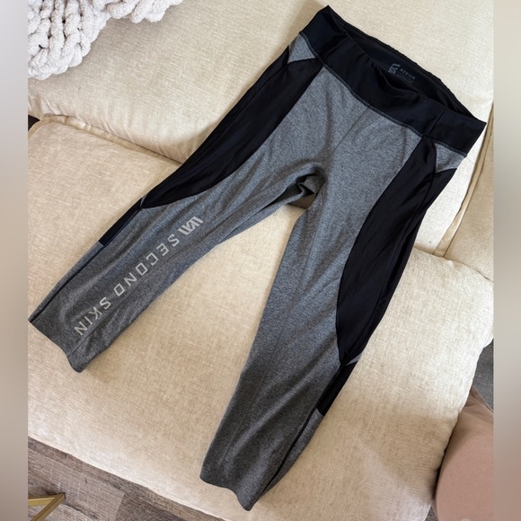 second skin Pants - Second Skin Women’s Grey & Black Cropped Leggings